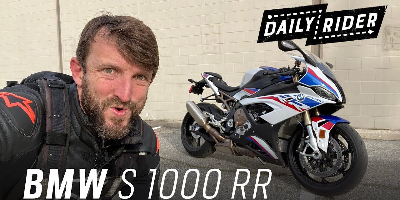 Superbike Premium BMW S 1000 RR Memiliki Tenaga Mesin 999cc