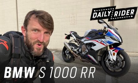 Superbike Premium BMW S 1000 RR Memiliki Tenaga Mesin 999cc