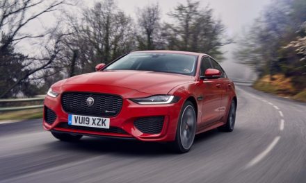 Jaguar XE, Sedan Sporty dengan Sentuhan Elegan Inggris